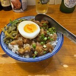 富安茶楼 - ルーロー飯、サイズ小、北（八角入り）600円税込。ゆで卵は味なし。周りが味濃いからちょうどいい箸休め。パクチー高菜付き。パクチーは予め外してもらえます。（絶対やらんけど）
