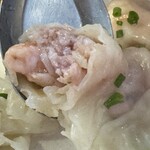 富安茶楼 - ほら、良いでしょう？箸では千切れず、れんげでナイフのようにカットしました。