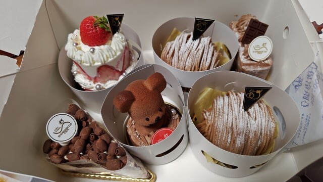 ケーキハウス 幸せの丘 本店 - 愛甲石田/ケーキ | 食べログ