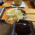 焼肉いわじ - ネギをタン塩で巻いていただきます。