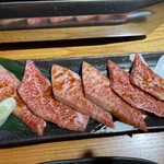 焼肉いわじ - 上カルビ(三角バラ)　このサシの入り方に注目。