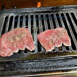 焼肉いわじ - タン塩からいただきます