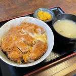 あじ屋 - かつ丼 850円