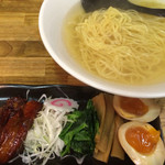 Raameneazurokku - ラーメン、煮玉子トッピング、具別皿