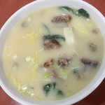 四川食府 - 自家製北京ダック（３，８８０円）の肉と骨で作ったスープ。これも価格に含まれます。２０１４年１１月