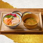 本日の豊洲便 海鮮3色丼