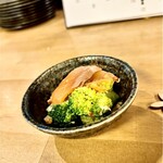 食堂 黒うさぎ - ●サーモンとブロッコリーのペペロン