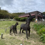 一夜城 ヨロイヅカ・ファーム - オブジェ　木製の馬、つまり木馬！