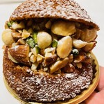 一夜城 ヨロイヅカ・ファーム - シュー・ペイザンヌ650円　ナッツ感すごい！！！