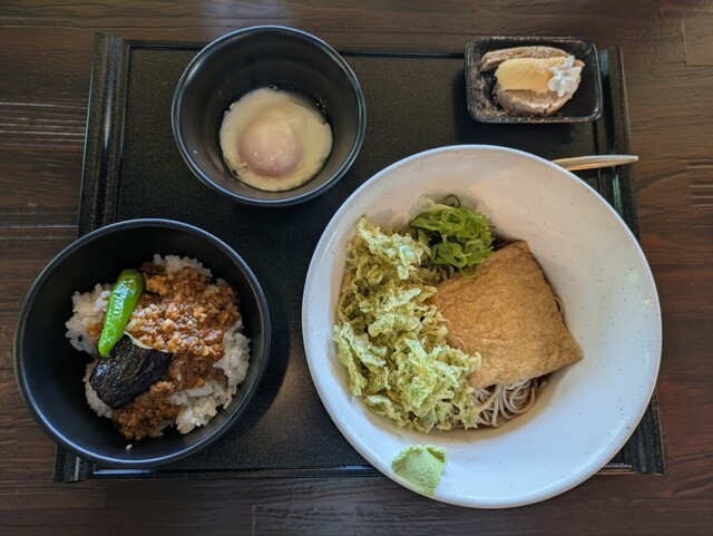 こんにちわんこそば こんにちワニ 【3歳 4歳からの絵本】 (わははは!ことばあそびブック