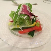 アルベルゴ・バンブー - 地元野菜のサラダ　ドレッシングはブルーチーズ