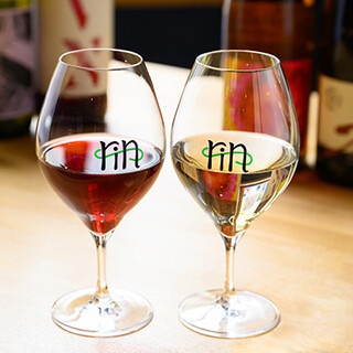 A wide variety of drinks, from Nagano sake and natural wines to classic favorites.