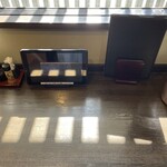 献上そば 羽根屋 - カウンターの様子