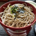 献上そば 羽根屋 - 薬味を乗せた割子そば