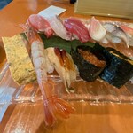 いちば鮨 - えびさん！大きすぎてはみ出てます！