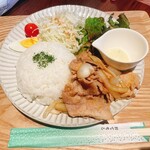 MONTER Cafe - 旦那が食べたのは生姜焼きプレート