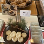 和菓子司 なぎら長春堂 - カウンター上の和菓子