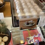 和菓子司 なぎら長春堂 - 店舗カウンター上の様子