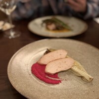 coci - 国産鶏のポシェ ビーツとタイ生姜のフムス