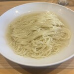 らーめんMAIKAGURA - 綺麗に輝く麺