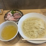 らーめんMAIKAGURA - 塩つけ麺＋トッピングと鴨ロース