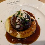 LA TABLE DE YAMASAKI - 牛肉のカイエット　アッシュパルマンティエ　赤ワインソース