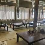 はねやま - 和室あった　
      焼肉出来るんかな？　あれ煙吸うヤツやんな？