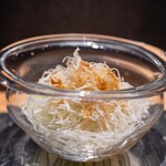 トンカツとワイン 日月 - 自家製ドレッシングの千切りキャベツ