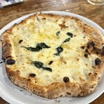 ピッツァリーヴァ - クワトロフォルマッジ