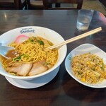 のりや食堂 - ラーメン大と半チャーハン（ちょっとラーメン食べちゃいました）