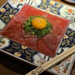 324124082 - 飛騨牛炙りロースのユッケ 