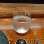 馳走西健一 - ミネラルウォーター