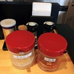 横濱家系ラーメン 虎堂家 - 料理写真:卓上調味料など