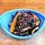 よりみち食堂 - ひじきと人参の煮物