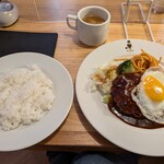 ピノキオ - 料理写真:日替わり:金曜:目玉焼きハンバーグ:990円