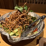 山形蕎麦と串揚げのお店 焔蔵 - 揚げ蕎麦サラダS 550円