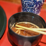 てんぷら 天杉 - "未醤湯（みそしる）"、蜆（しゞみ）＋野蜀葵（みつばぜり）