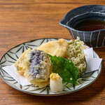 季節の野菜天ぷら（のどぐろ出汁塩＆美味出汁）