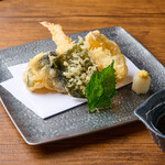 本日の天ぷら盛り（のどぐろ出汁塩＆美味出汁）