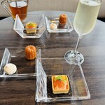 森羅 - ８階ラウンジでウェルカムドリンクとおつまみ