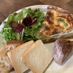 Année - ブロッコリーとベーコンのキッシュ