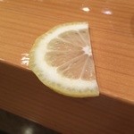 天寿し - お手拭きのレモン