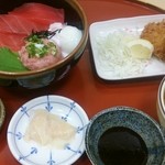 すしめん屋こよみ - まぐろねぎとろ丼セット(880円)＋ひれかつ(280円)