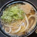水道橋麺通団 - スリごまとネギをたっぷりトッピング