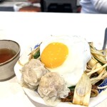 大塚 幸龍軒 - 噂のレバニラ炒飯