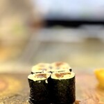 鮨 難波 - 干瓢巻き 難波さん謹製干瓢巻。 いつものオリーブオイルで。 辛いんだけど、オリーブオイルをつけると、不思議なことに辛味が大幅に減少して香りだけになります。 これが旨いんだ。