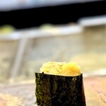 鮨 難波 - シロエビ。 これはどうにも富山で食べなきゃダメなタネ。 清らかで繊細で繊細な富山エビ軍団の末っ子。 ショウガをちょこっと乗せるのが難波さん流。