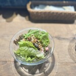 ル バー ラ ヴァン サンカンドゥ アザブ トウキョウ - 【アサリと水菜のアンチョビバターソースランチ　1000円】サラダのドレッシングも美味しい❤️