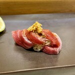 鮨 やまし田 - 料理写真:寿司10貫目：本まぐろ大トロの握り