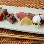 ヒノマル食堂 - 料理写真:本日のお刺身盛り合わせ